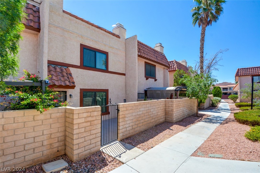 5471 Escondido Street