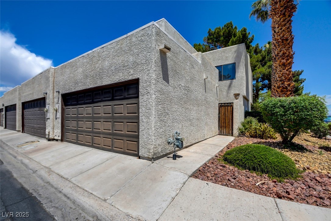 2696 Matogroso Lane