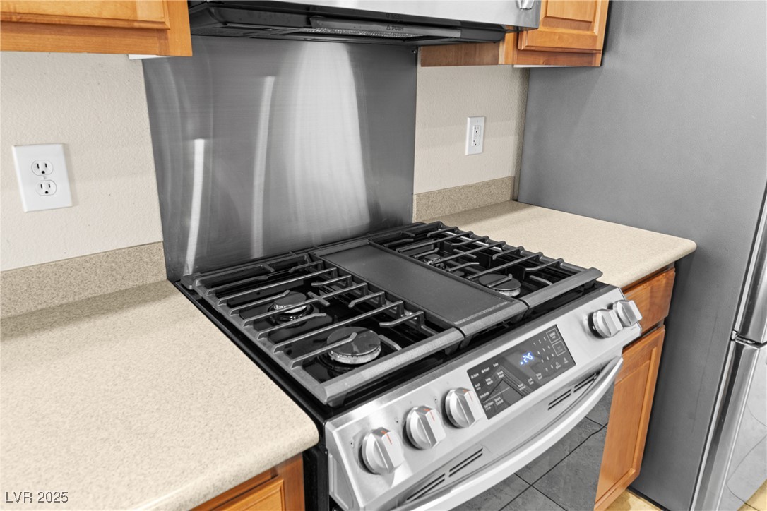 9368 Maple Red Court