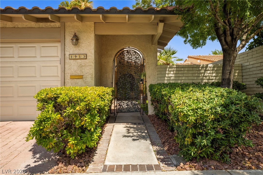 1913 Plaza Del Dios