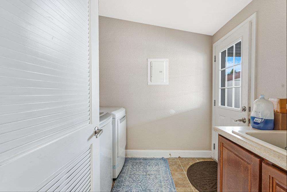 789 Green Valley Road 105