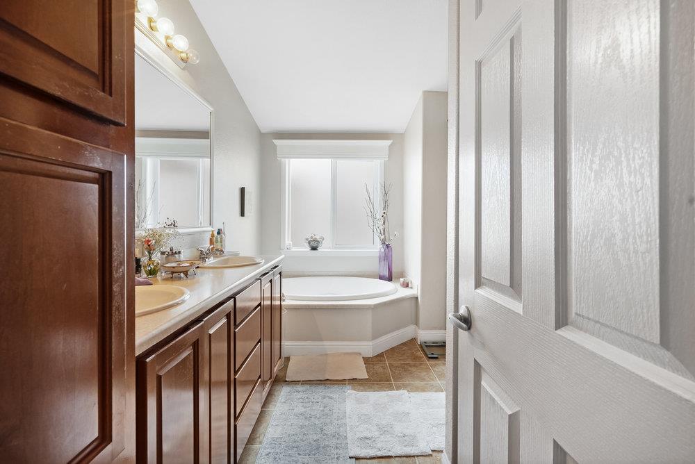 789 Green Valley Road 105