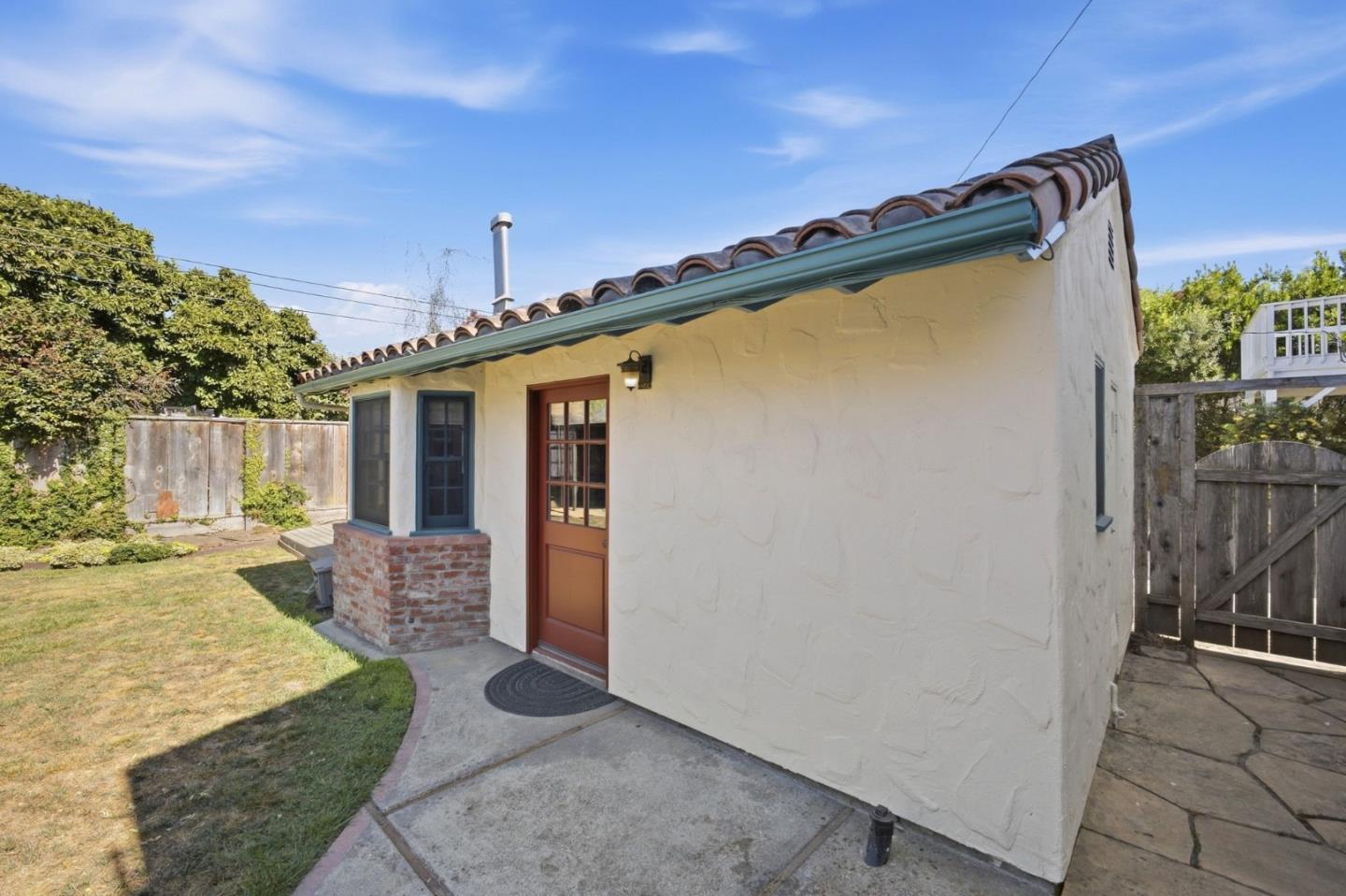 126 Rogers AVE