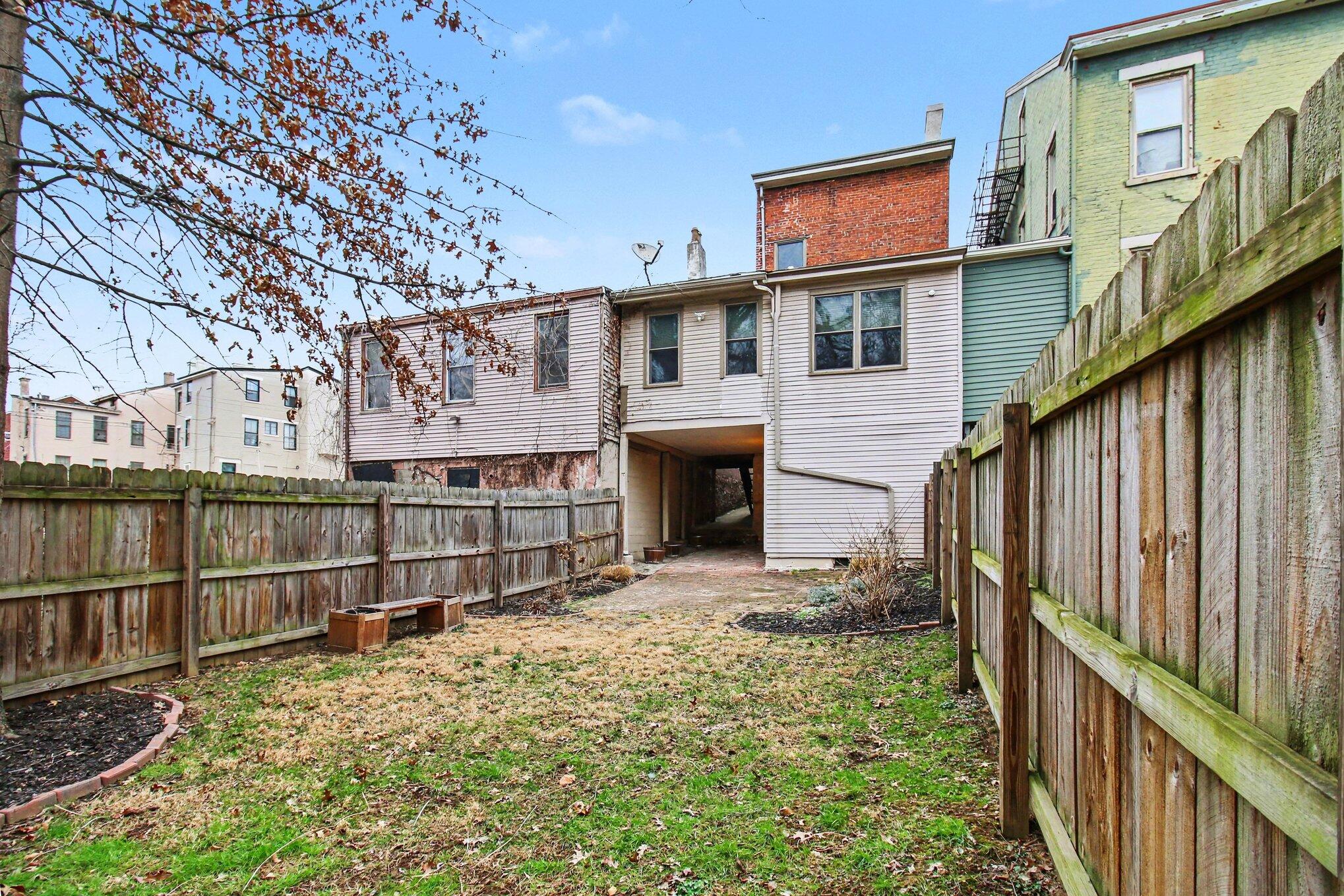 809 Philadelphia Street