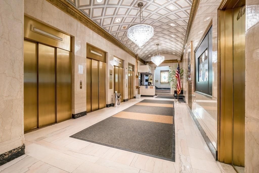 333 Washington St # 604A