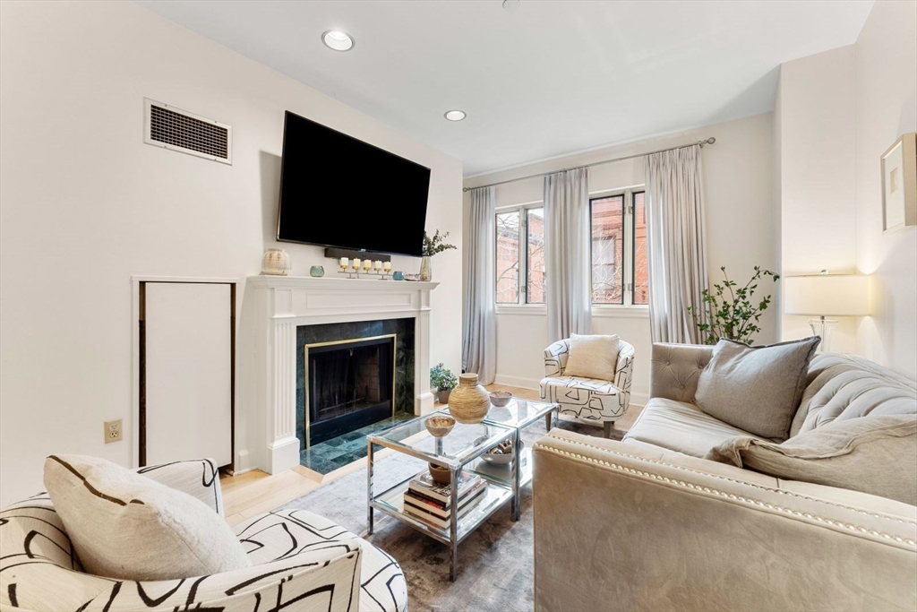 2 Clarendon St # 404