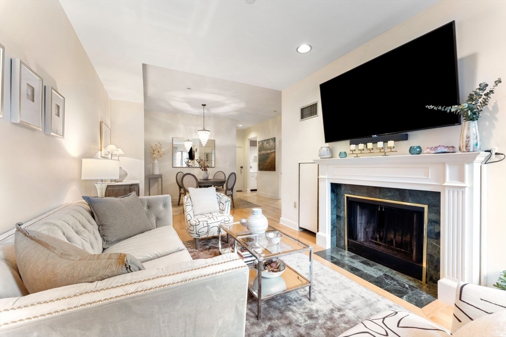 2 Clarendon St # 404