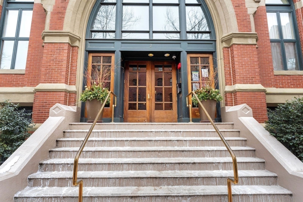 2 Clarendon St # 404