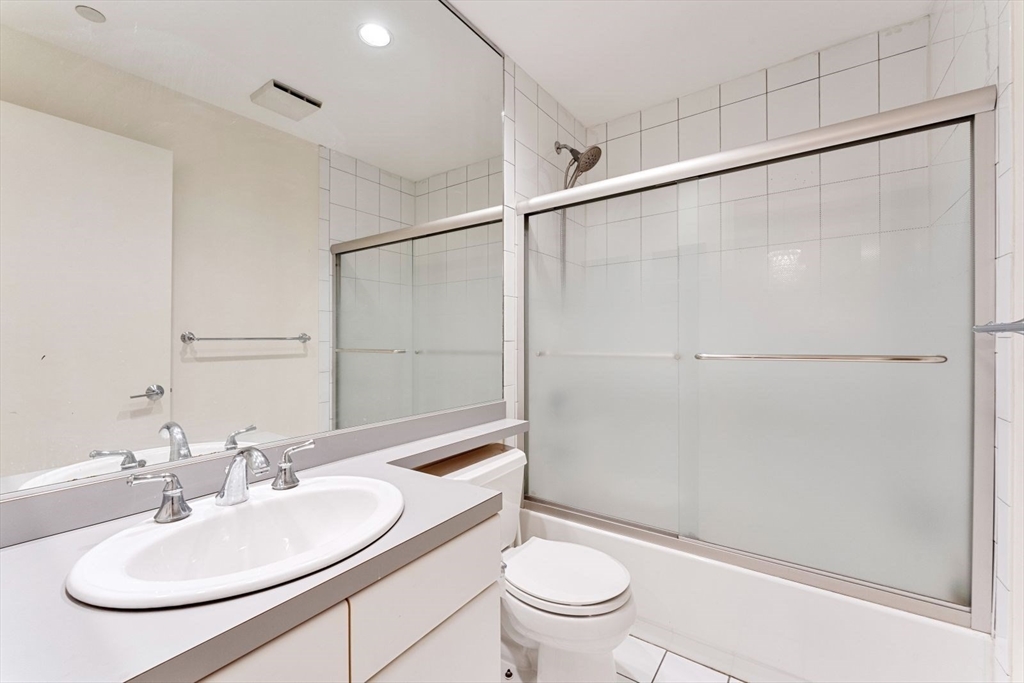 2 Clarendon St # 404