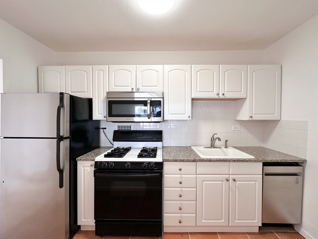 8 Whittier Place # 21G