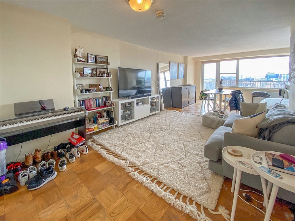 151 Tremont St # 16J