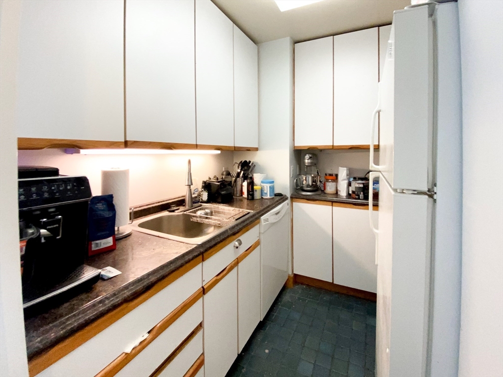 151 Tremont St # 16J