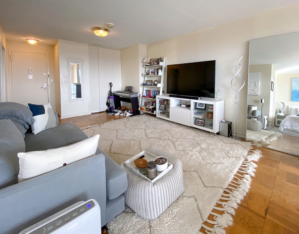 151 Tremont St # 16J