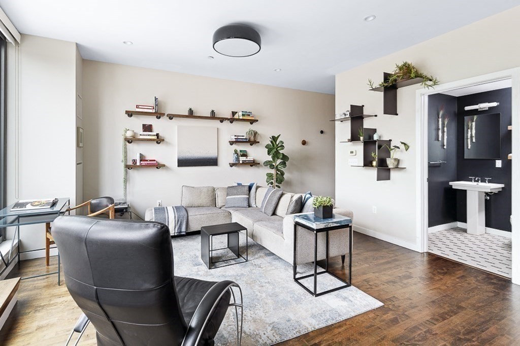 346 Congress Street # 611