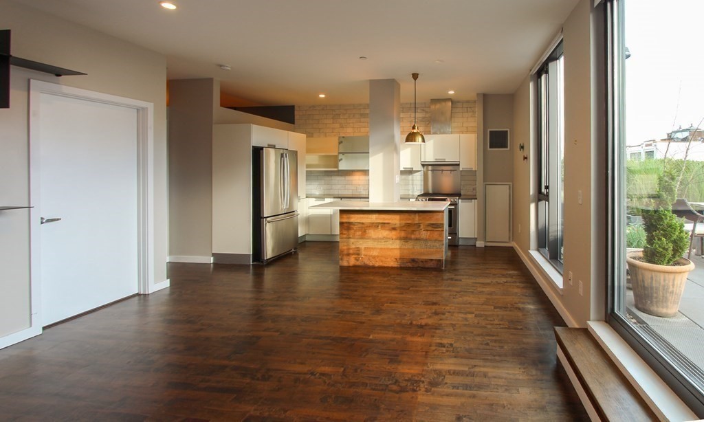 346 Congress Street # 611