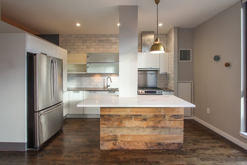 346 Congress Street # 611