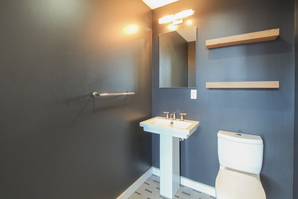 346 Congress Street # 611