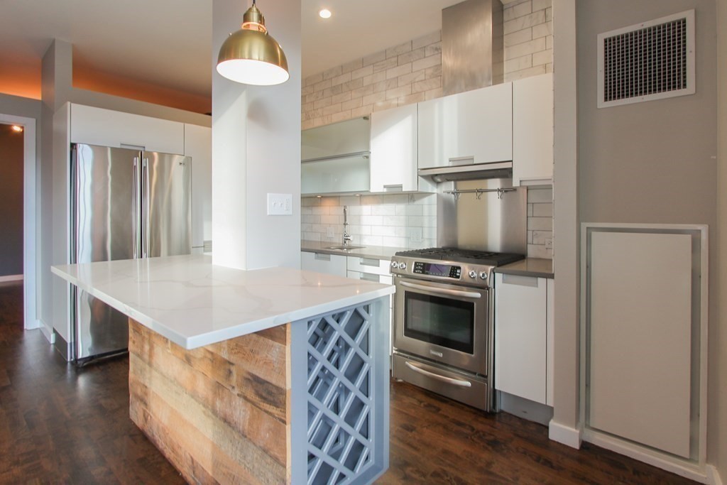 346 Congress Street # 611