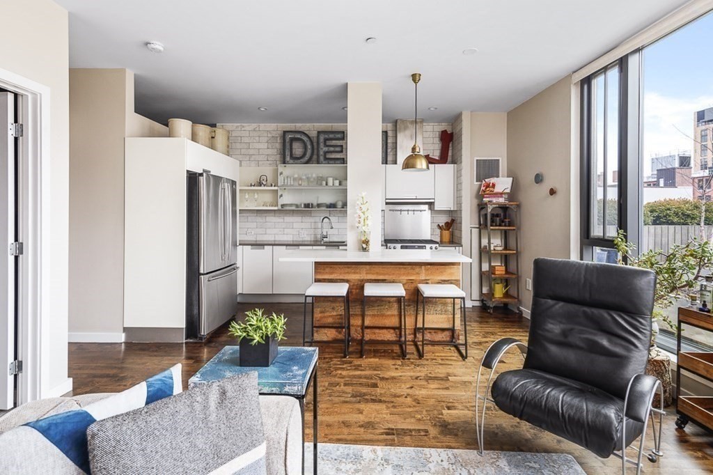 346 Congress Street # 611