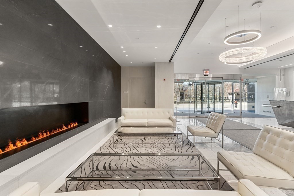 151 Tremont Street # 25R