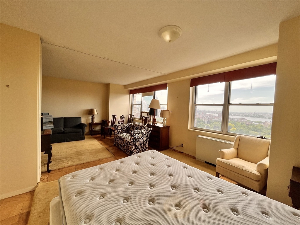 151 Tremont St # 23L