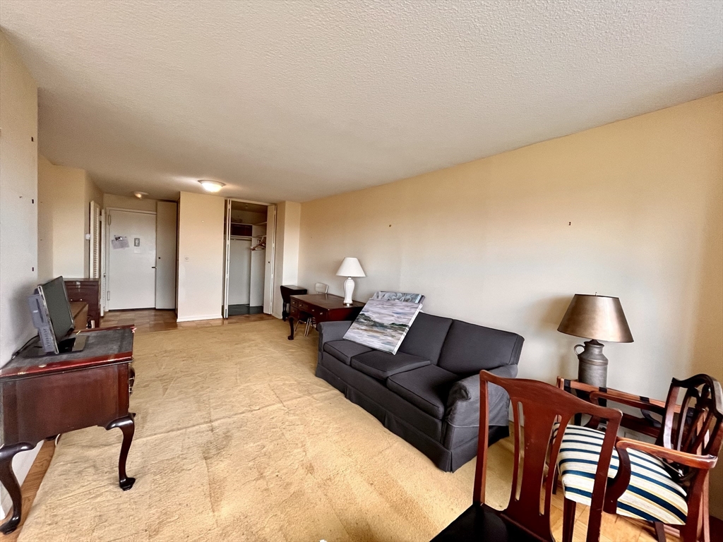 151 Tremont St # 23L