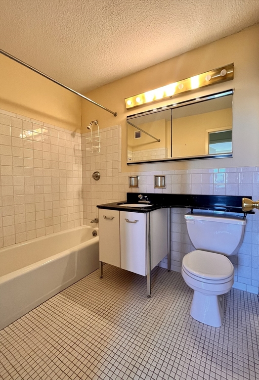 151 Tremont St # 23L