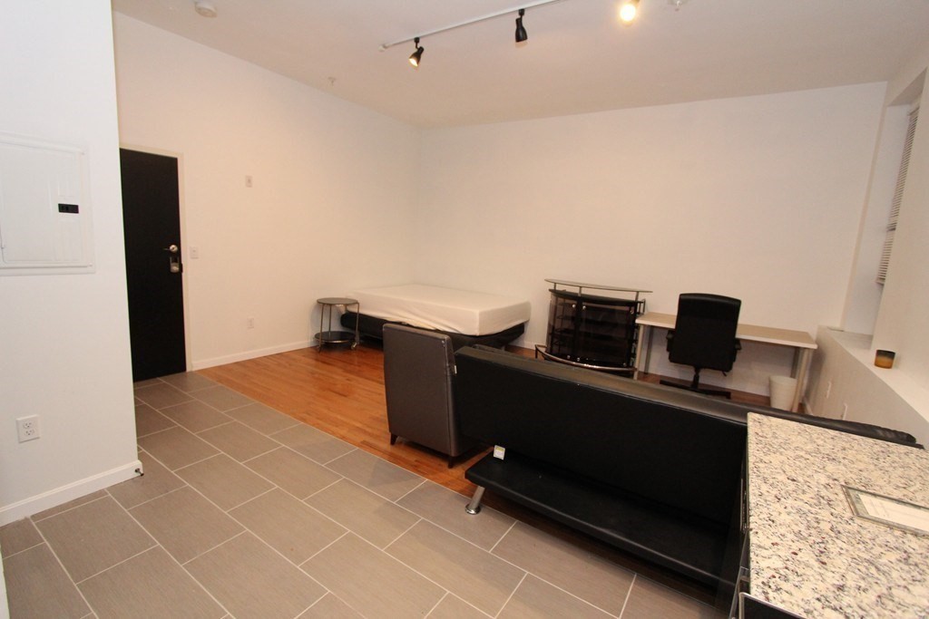 48 Winter Street # 2 Unit: 2-2