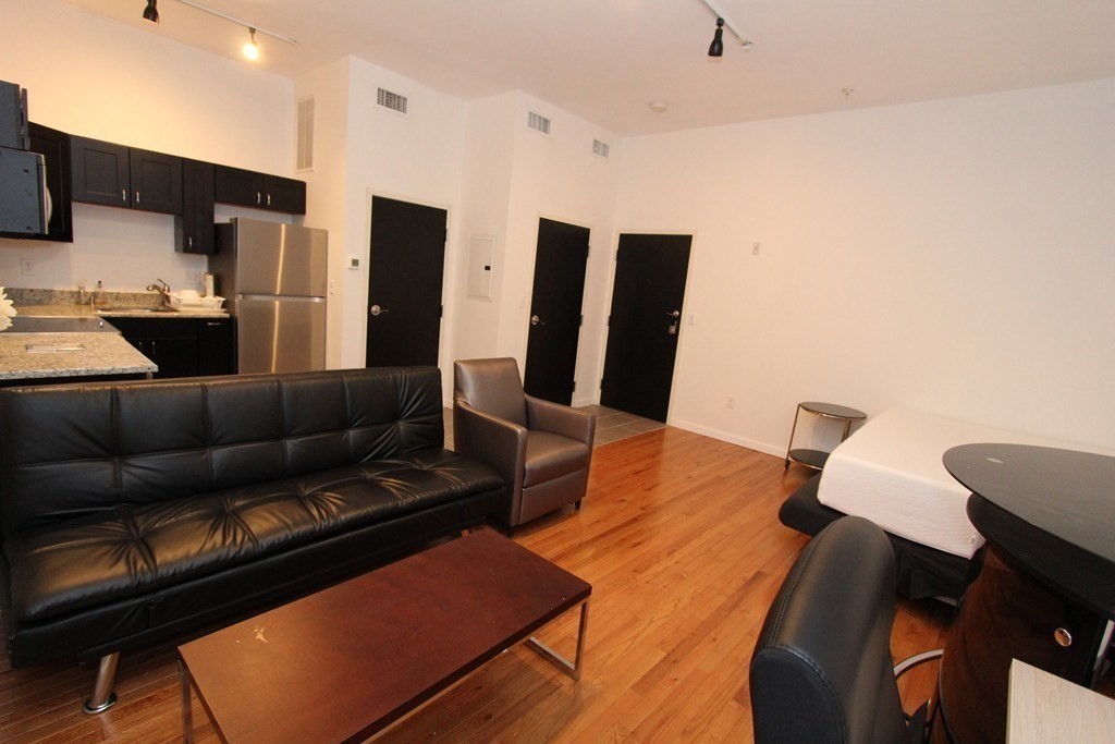 48 Winter Street # 2 Unit: 2-2