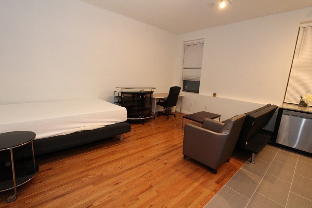 48 Winter Street # 2 Unit: 2-2