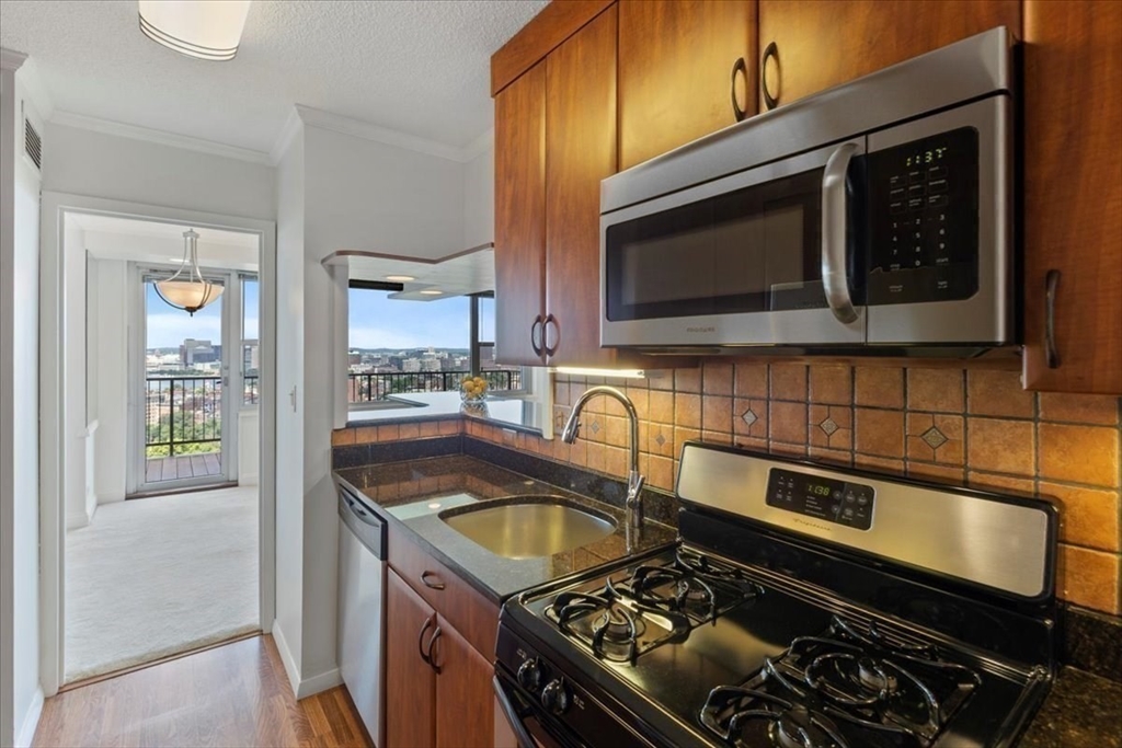 151 Tremont St # 24N