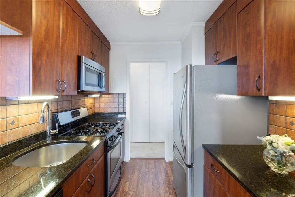 151 Tremont St # 24N