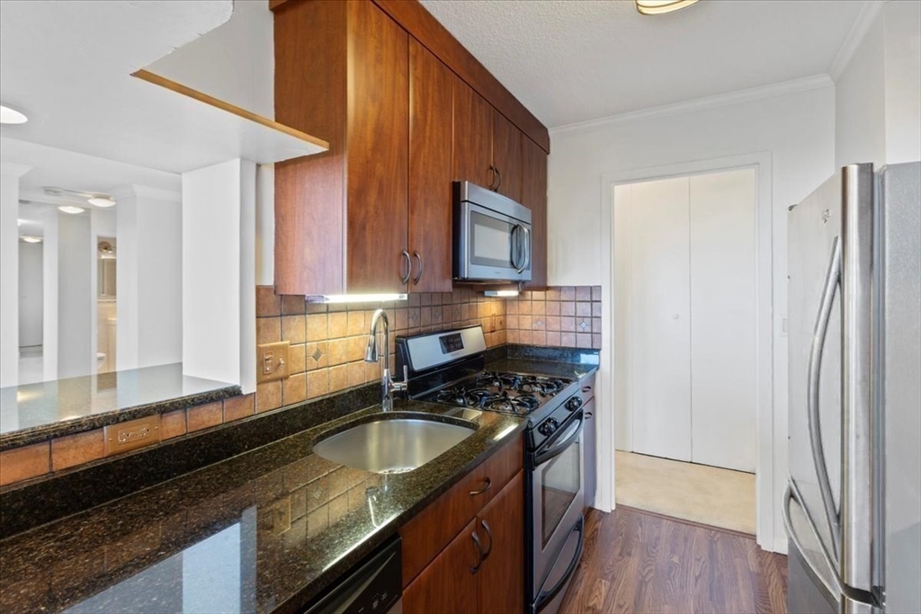 151 Tremont St # 24N