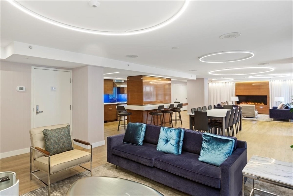 151 Tremont St # 24N