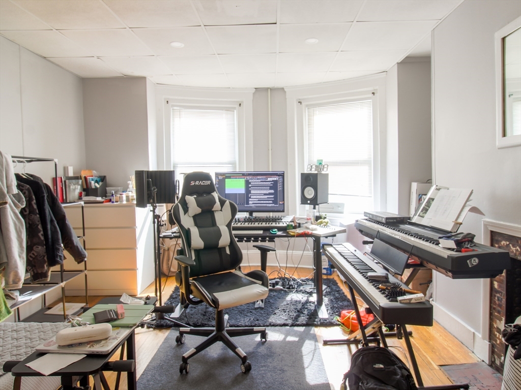 1211 Commonwealth Ave # 2F