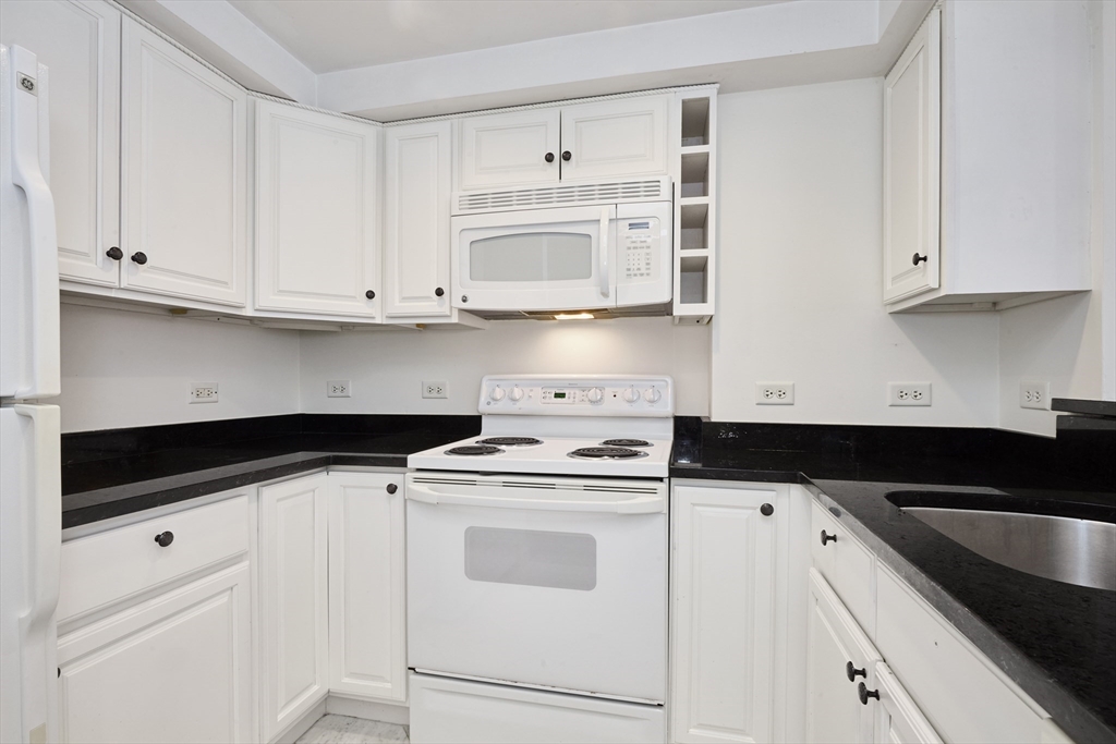 534 Commonwealth Ave., # 3B Unit: U: 3B