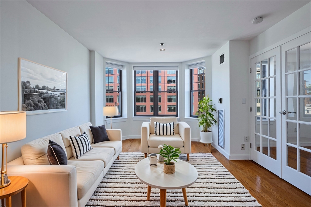 534 Commonwealth Ave., # 3B Unit: U: 3B