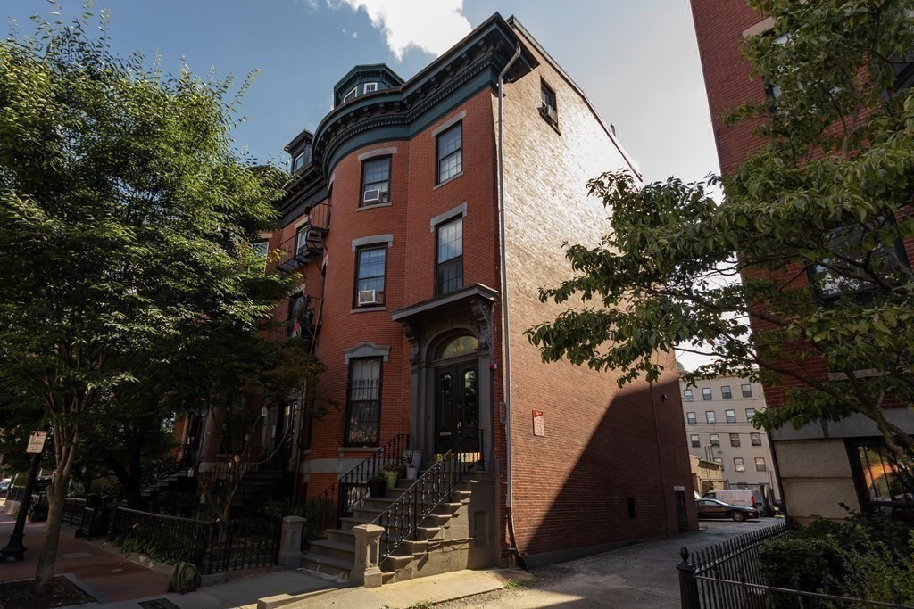 483 Massachusetts Ave # 4