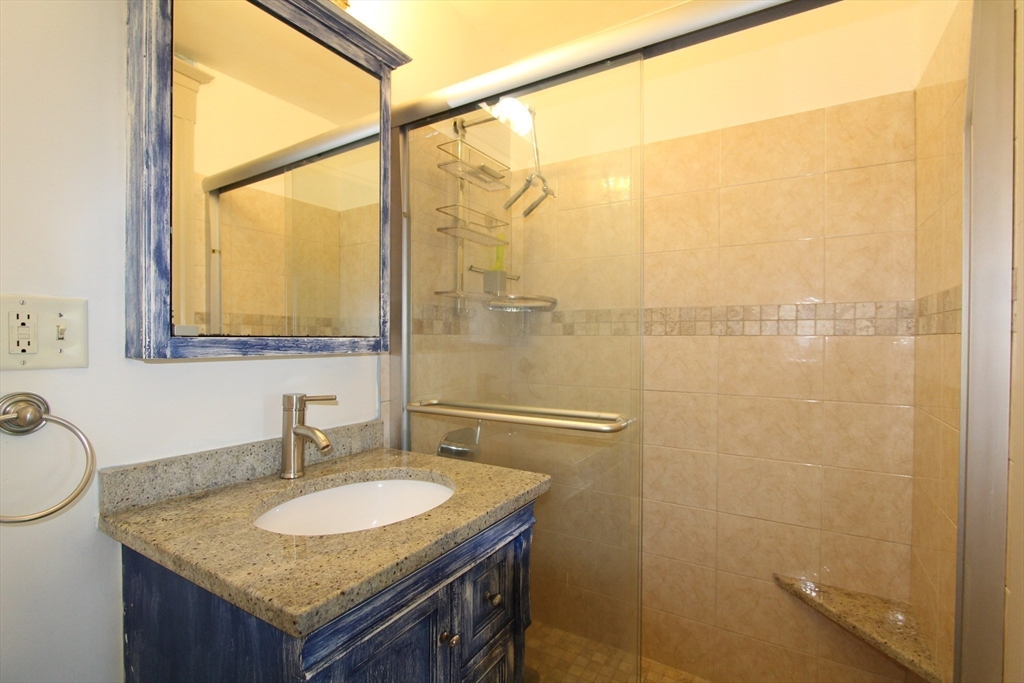 483 Massachusetts Ave # 4