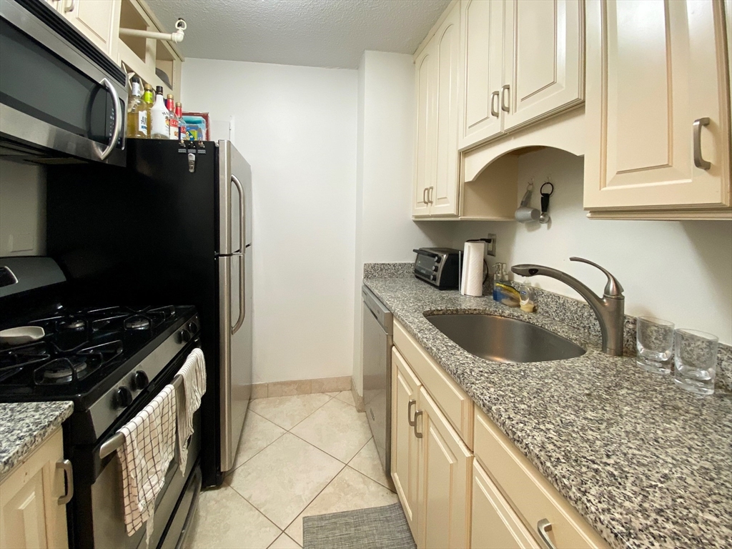 151 Tremont Street # 22M