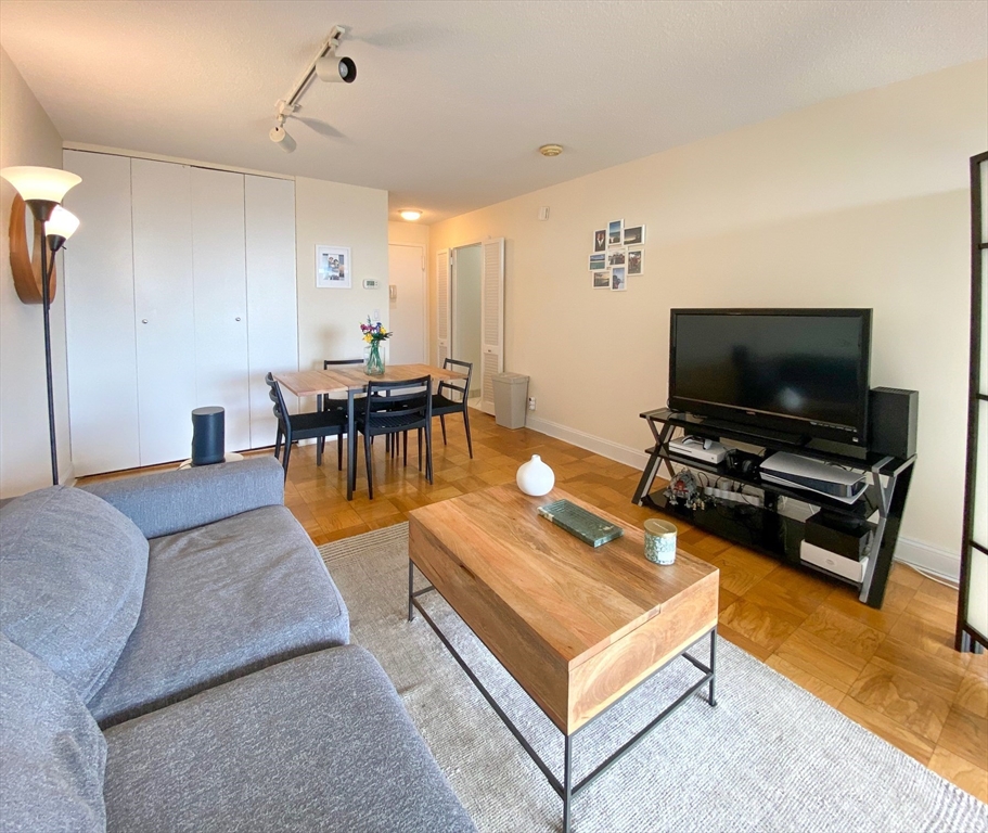 151 Tremont Street # 22M