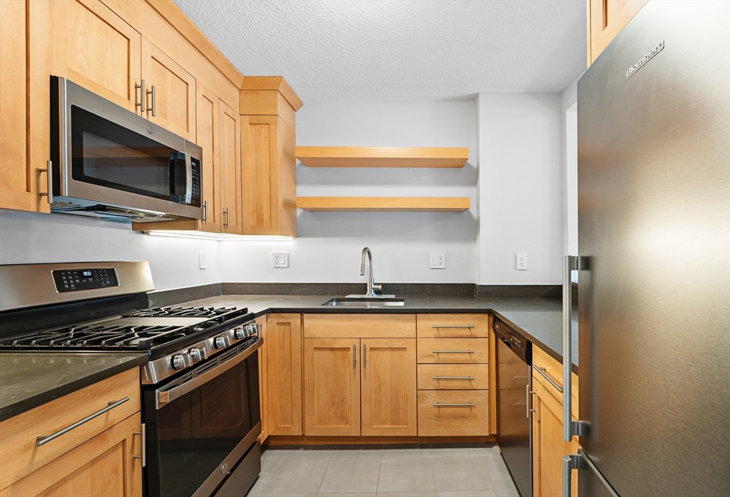 151 Tremont Street # 14B