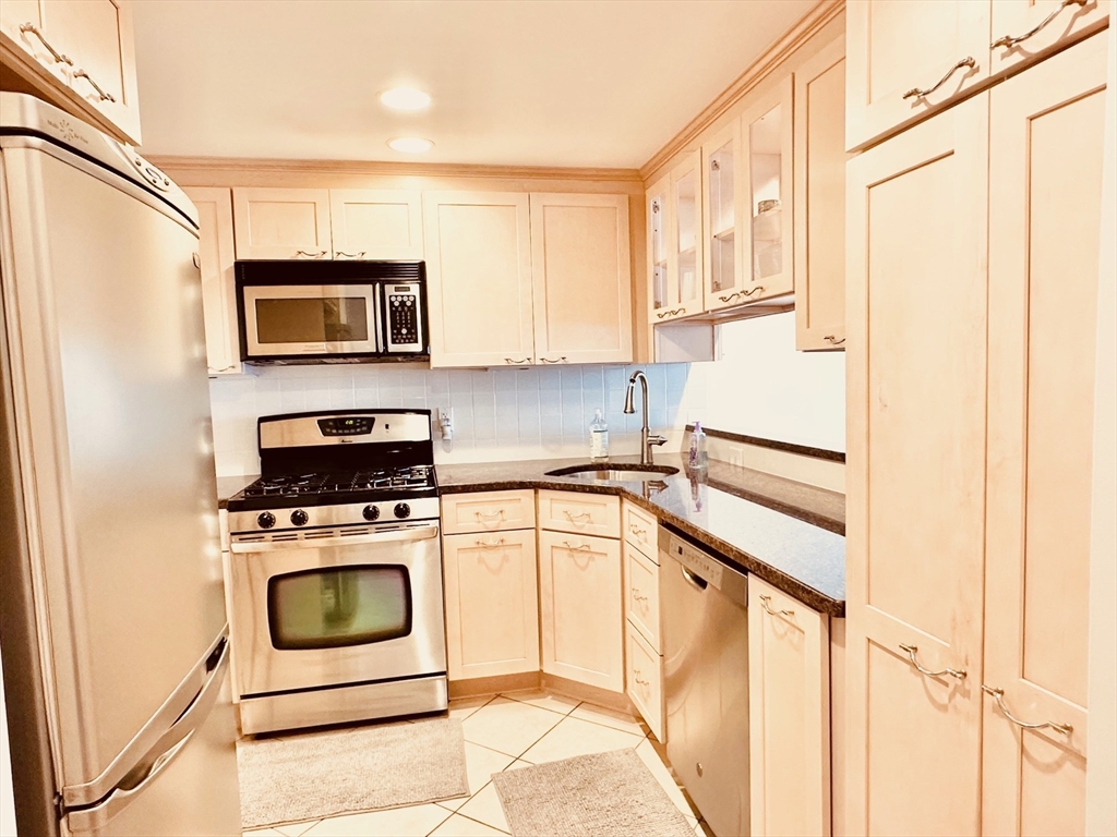 151 Tremont St # 14D