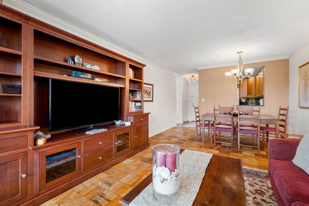 151 Tremont St # 16U