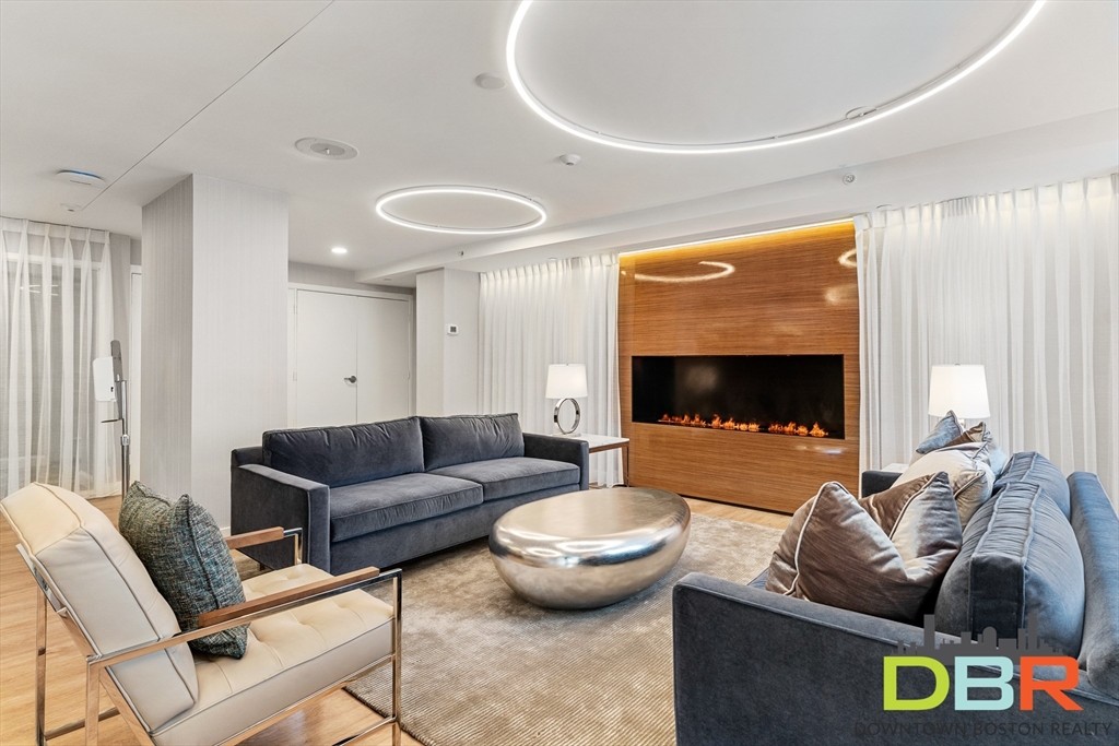 151 Tremont St # 16U