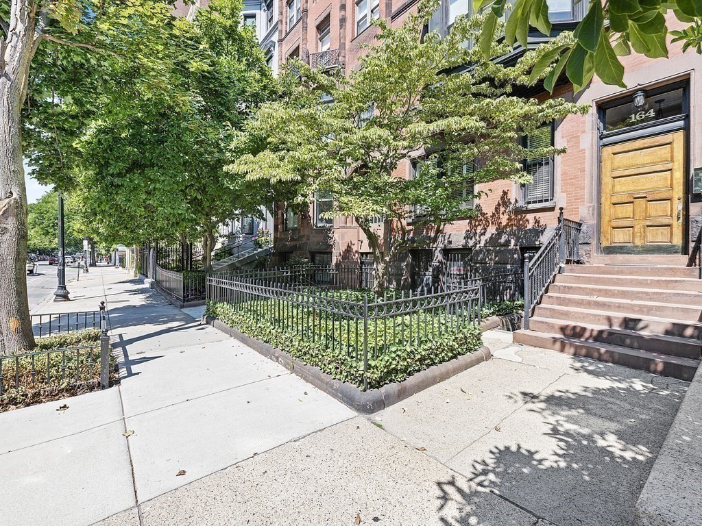 164 Beacon St # 2
