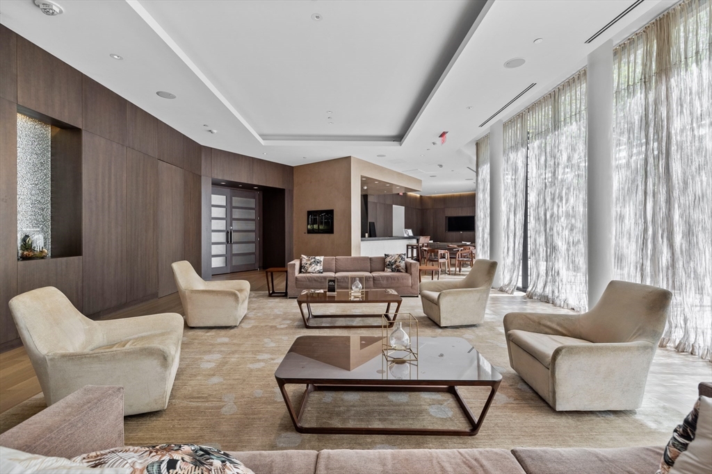 580 Washington Street # 5D