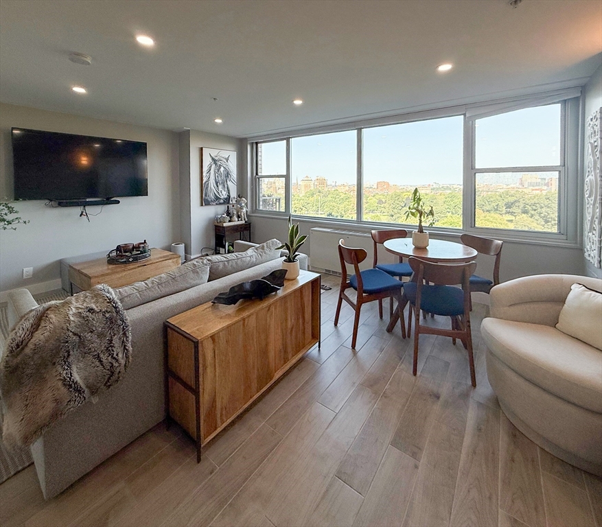 151 Tremont St # 11G