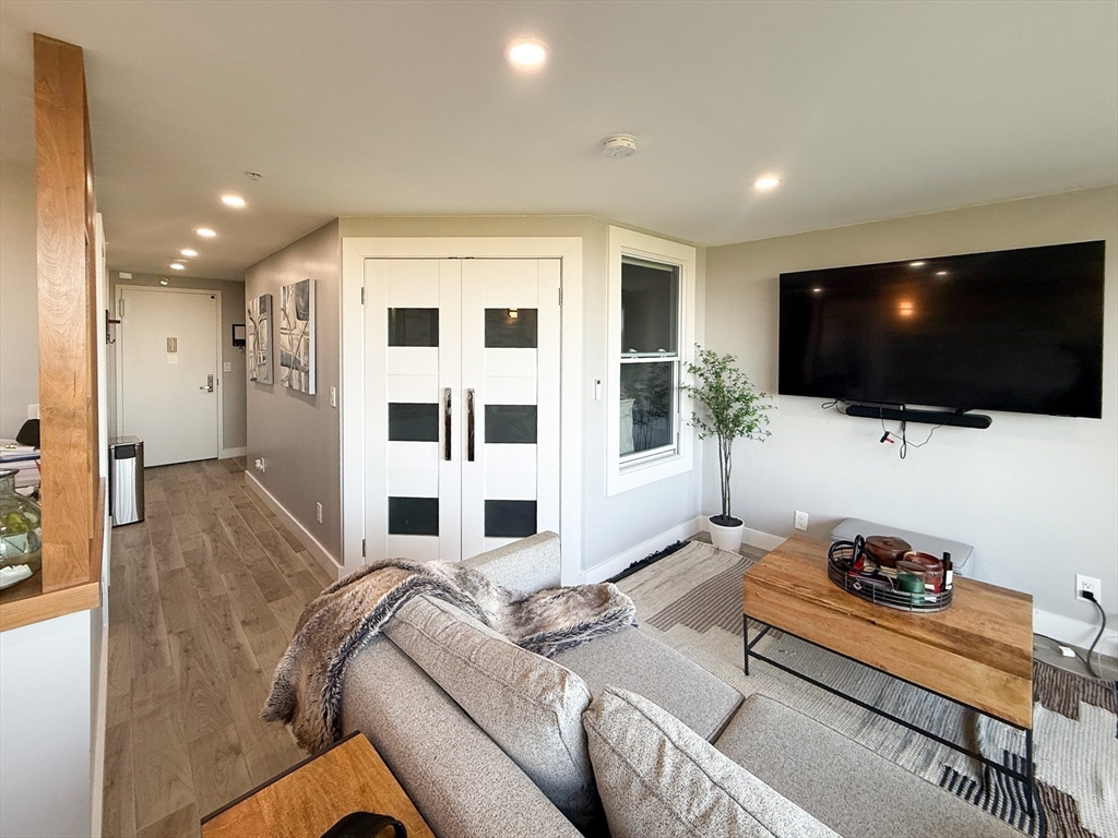 151 Tremont St # 11G