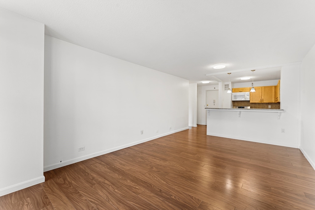 151 Tremont St # 11U